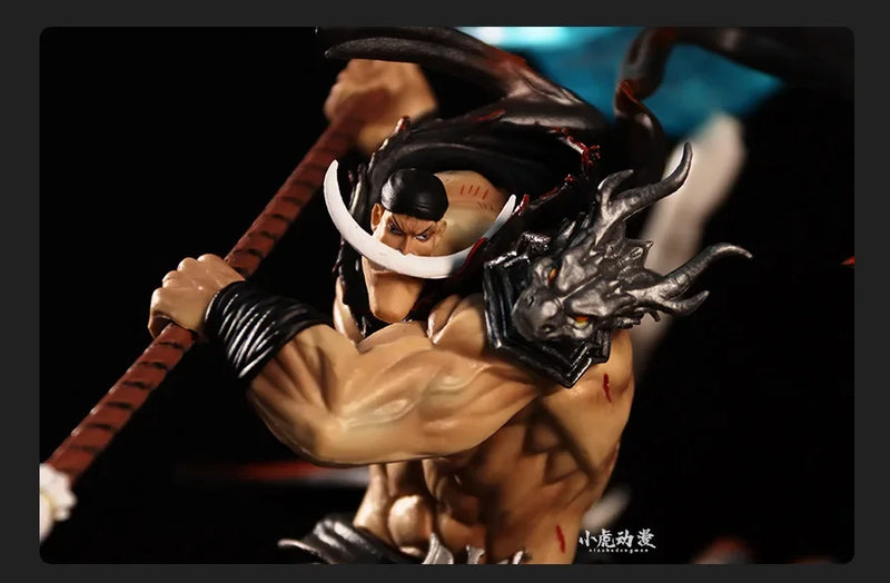 Action Figure One Piece – Barba Branca 29cm | Os Quatro Imperadores com Iluminação